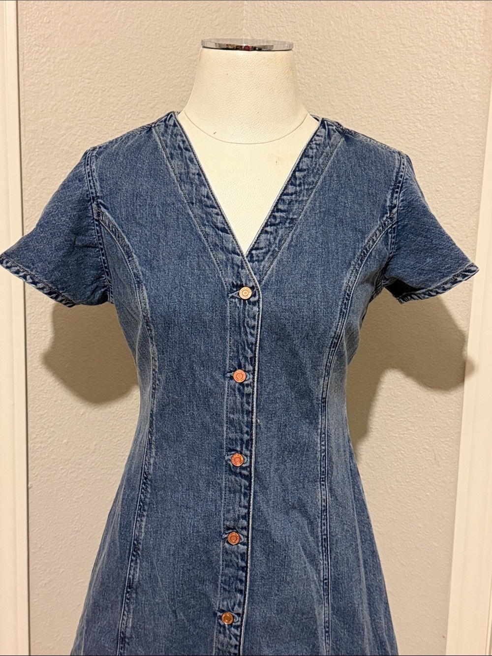 GAP Blue Denim Button-Front V-Neck Mini Dress Flutter Sleeves Flattering - Picture 3 of 7